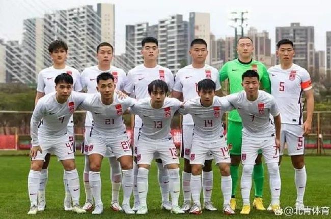 中国香港队首发：19-谢家荣（GK）、5-艾里奥（C）、6-胡晋铭、8-陈俊乐、9-安永佳、11-艾华顿、13-李毅凯、16-陈肇钧、17-陈晋一、21-茹子楠、26-祖连奴官方：26岁范德贝克从曼联租借加盟法兰克福官方消息，范德贝克以租借的形式将在一月份从曼联加盟法兰克福，租借期为半年。